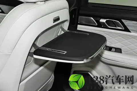 买家庭用车别着急，先看看这款，空间大，配置实用，价格实惠-2