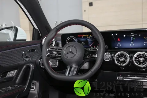 数据硬碰硬：奔驰 A 级竞品横评，性价比黑马竟是它-3