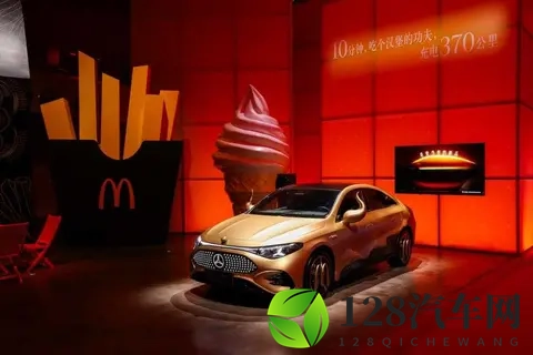 奔驰朋友圈全变红 百年老厂赌上未来？纯电CLA安全真能打？-3