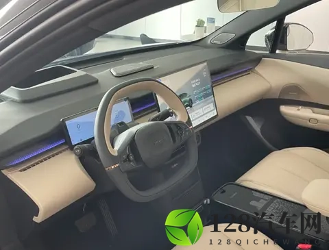 街头惊现银色领克Z20，是官方新动作还是车主创意改装？-1