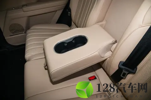 捷途X70L,轴距2820mm,配8AT+CDC,适合家用-1