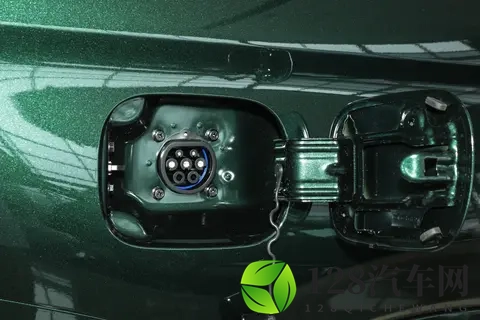 12万级插混新标杆！第三代蓝电E5 PLUS：续航、性能、场景全拉满-3