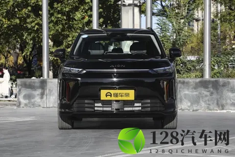 广汽埃安i60实车体验：细节之处见真章，家用新能源SUV新标杆-3