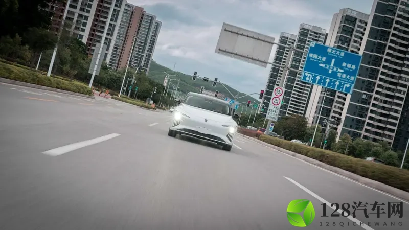 露营新选择！2026款星海S7超大空间秒变舒适双人床-1