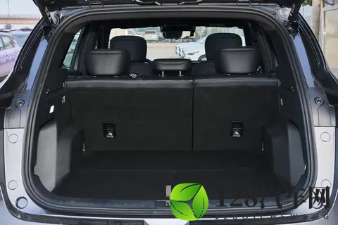 奇瑞第五代瑞虎8上市：双前脸设计，轴距2825mm，标配8155芯片-3