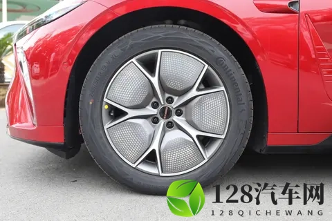 新手怕停车难？这车自己能搞定！置换再补1万，轻松拥有不纠结-3