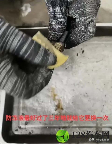 汽车冷车打不着火?别瞎换零件!一个小传感器就能解决-1