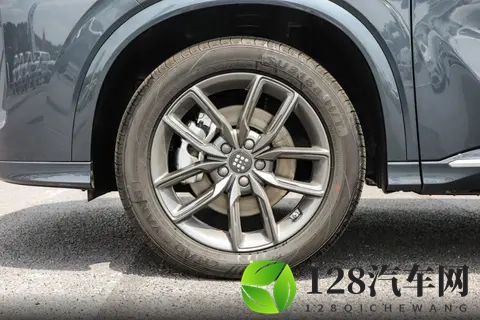 体验蓝电E5 PLUS先享版：230km续航+电混全时四驱，展现硬核实力-2