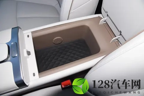 广州车展，纵横G700环塔版焕新价3349万起售-1