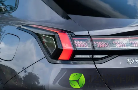 从猎装到日常，从性能到续航，26款ZEEKR 001表现如何？-3