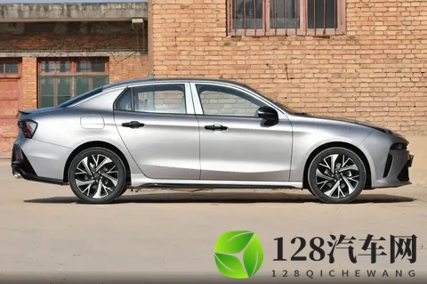 试驾领克03 2026款03+ 20TD性能进阶版：这车让我懂得了啥叫真香！-1