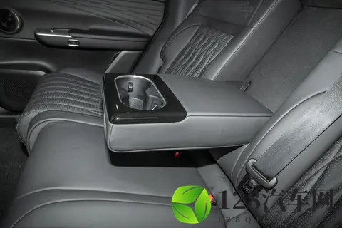 换过三台车的老司机推荐这款SUV，价格亲民，配置丰富，省心-1