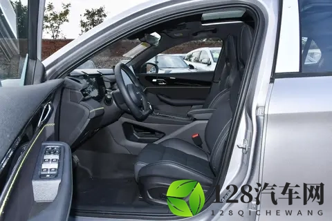 适合年轻人的 “赛道级家轿”！第三代领克 03 上市，还送终身 NOA-1