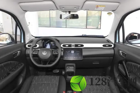 5 万级纯电家用车怎么选？零跑 T03 实测解析，帮年轻家庭精打细算-3