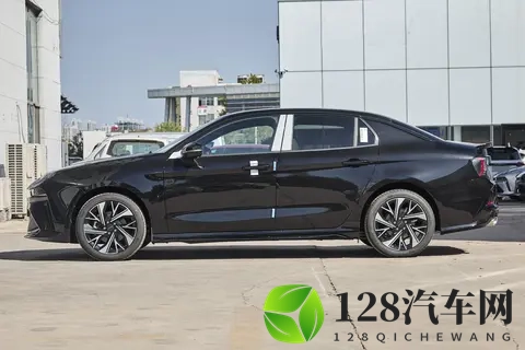 7年磨一剑，第三代领克03所带来的不只是性能，更有热爱-3