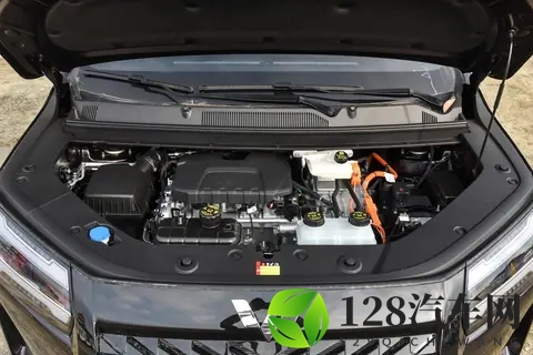 五菱星光 730 实测体验：10 万级家用 MPV 的实用之选-3