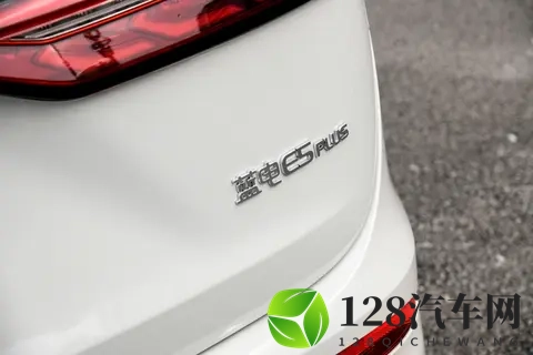 1198万起，超长纯电续航+电混四驱，这款插混SUV真香-2