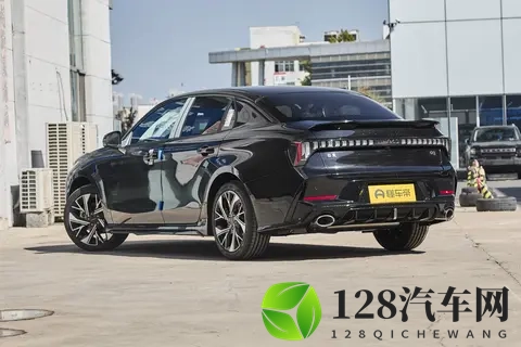 10-15万买紧凑级燃油车，领克03值得冲！为啥推荐你看看？-3