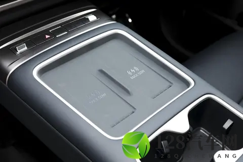 适合家用的科技大空间SUV，方程豹钛7解决出行痛点-2