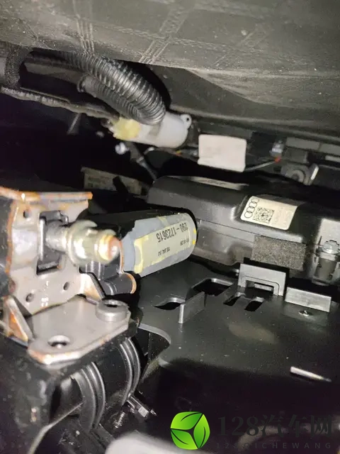 16万多拿下行政座驾，二手奥迪A8L，宜商宜家！-3