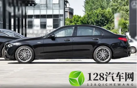 零百加速43秒，价格有所下调，26款奔驰C级AMG上市-2