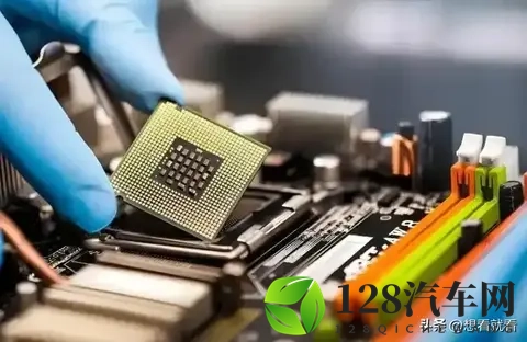 记者质问荷兰首相:你认为荷兰这做法蠢不蠢?他的回应绝了-1