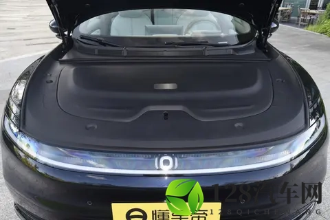 家用新能源车添“新丁”!长安启源 A06,把 “移动的家” 开进日常-3