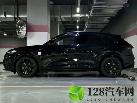 奥迪Q5L换代实拍曝光，灯厂把尾灯玩出花，25万真能买？-3