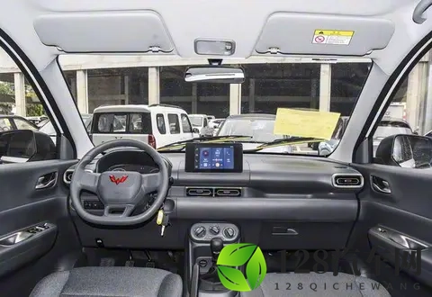 售价548万元起全系手动挡 全新五菱宏光燃油版正式上市-1