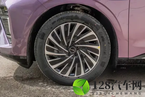 全家试驾星纪元ET,3000mm轴距真能装下幸福?全景天幕+飞鱼底盘-2