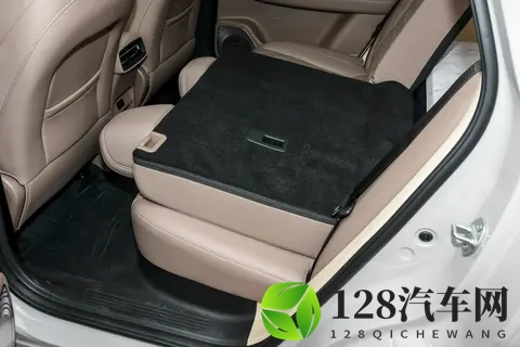 1398 万起，四驱续航超 230km，第三代蓝电E5 PLUS开启预售-1