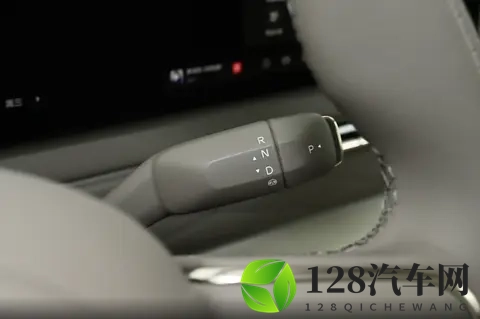 售价3328万元起， 智己LS9上市，纯电续航402公里，竞争问界M8-2