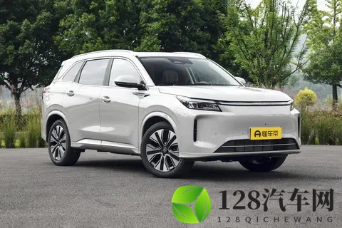 第三代蓝电 E5 PLUS 预售开启 230km 续航 + 四驱 ，务实的多面手-1