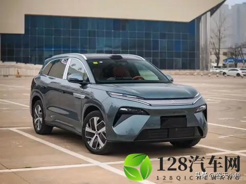 方程豹充电桩事件，盘点比亚迪“天才”设计师，有哪些神来之笔-2