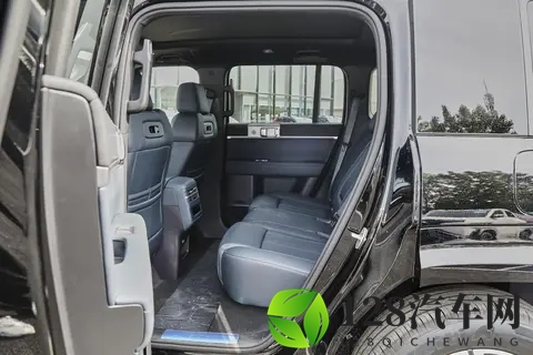 适合家用的科技大空间SUV，方程豹钛7解决出行痛点-1