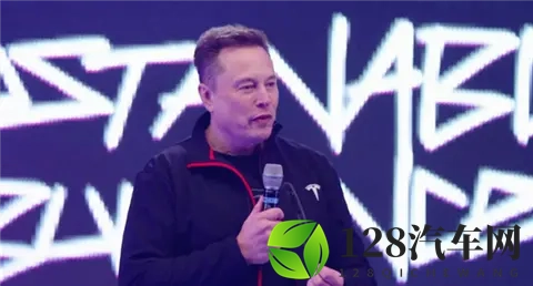 马斯克现场承诺：特斯拉车主很快就可以“边发短信边开车”-1