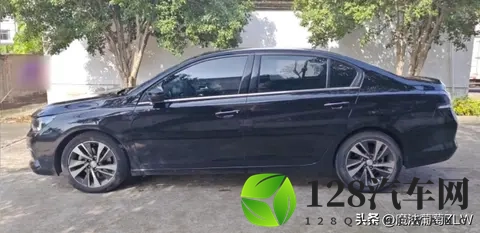 手动座椅配熏黑尾灯？标致这纪念版，是诚意还是套路-1