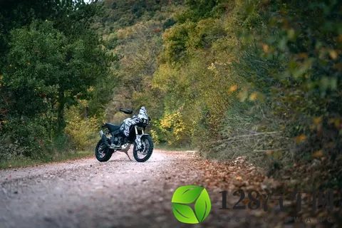 杜卡迪发布 2026 第二代 DesertX “ 沙漠 X ” 预告-1