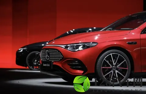 比吉利银河A7还小一圈的车，却被奔驰卖出了“天价”-3