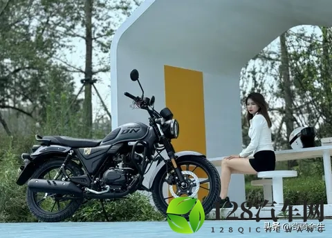 通勤溜车实测！豪爵DN150油耗189L，复古范儿缺失成最大槽点？-3