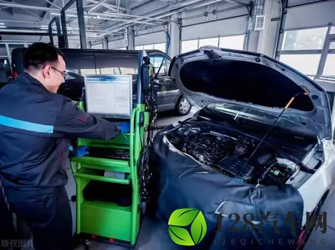 燃油车会被淘汰吗？看看修车店老板怎么说，你也许就清楚了！-3