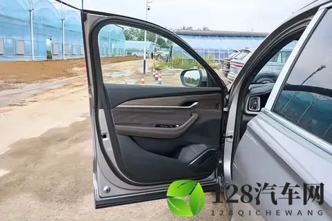 沃尔沃同平台,降13万后更值?实测感受-3