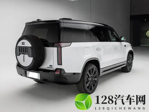 30万级全能王!国产增程版“卫士”亮相,轴距超3米,配6_7座可选-1