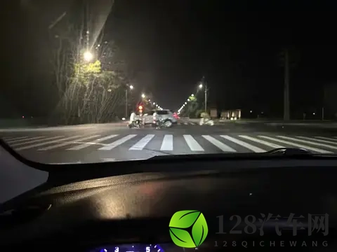 一个新手自述：开车1年半后，才知道晚上跑高速才是最安全的！-1
