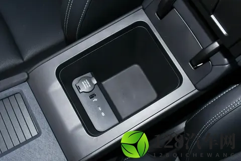 抉择时刻:为何在新能源浪潮中,将目光投向了燃油车领克03-2