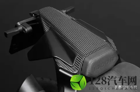 硬！巴博斯1400R，仅售34万，买台玩玩？-1