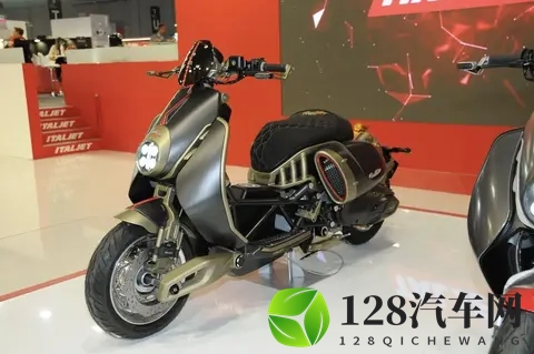 米兰车展丨意塔杰特Roadster 400发布,复古踏板的“变态”演绎-3