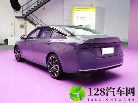 全新天籁PLUS实车亮相,配备鸿蒙座舱,外观更年轻,搭载20T+CVT-3