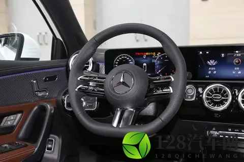 25 万级奔驰入门选款指南:A180L 和 A200L 该怎么挑?-1