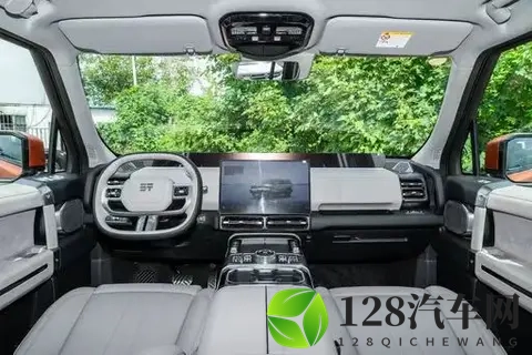 国产豪华越野车破32万订单，904匹马力，浮水行驶，实力证明-2